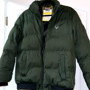 *NEW* Nike Men’s Puffer✨
